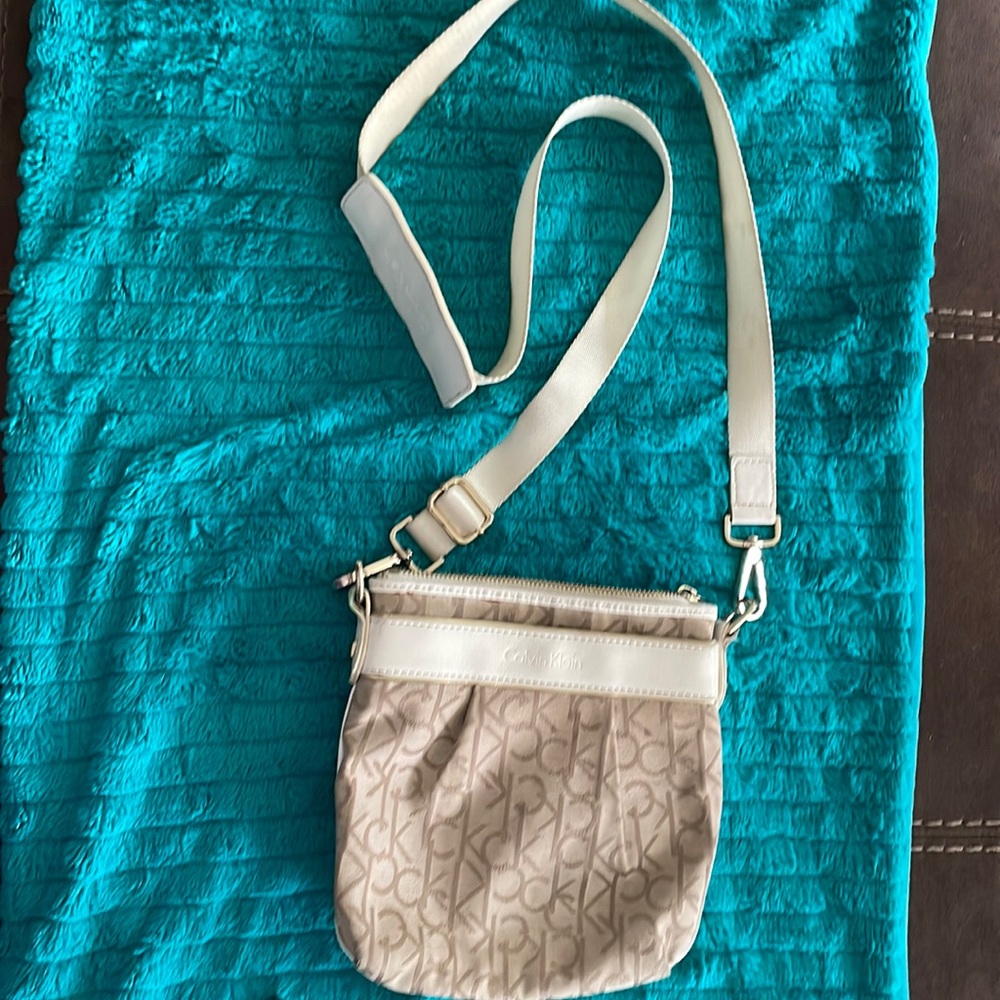 Calvin Klein tan & White crossbody purse